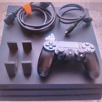 PS4 pro con controller, cavi e base per tenerla ve