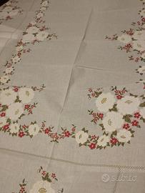 tovaglia nuova cm 120*160 con 6 tovaglioli