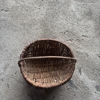 Cesto agricolo antico in vimini con manico