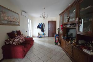 Appartamento 4 vani con box e posto auto