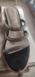 Scarpa donna con zeppa e strass