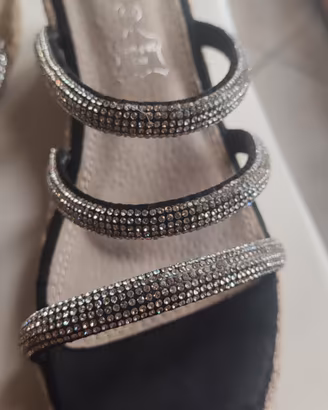 Scarpa donna con zeppa e strass