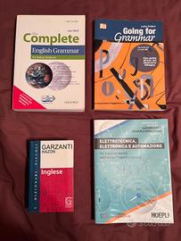 Libri scolastici e dizionario inglese