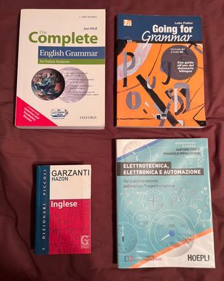 Libri scolastici e dizionario inglese