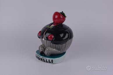 Vecchi vasi delle amarene in ceramica