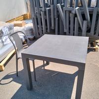 tavoli e sedie da ristorazione 