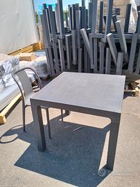 tavoli e sedie da ristorazione 