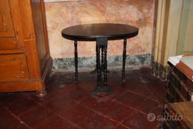 Tavolino d'antiquariato