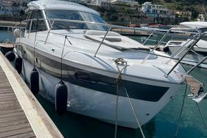 Barca a motore Bavaria S33 HT anno 2023