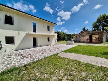 Villa di 220 m² con più di 5 locali e box auto a S