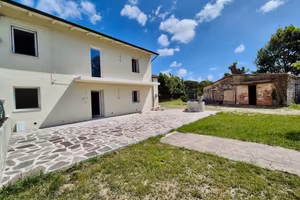 Villa di 220 m² con più di 5 locali e box auto a S