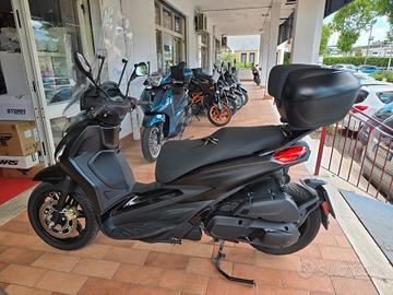 Piaggio Beverly 400 HPE 10.2024 DEEP BLACK