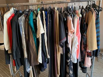 Abbigliamento nuovo con cartellino o usato poco