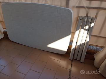 Tavolo in plastica