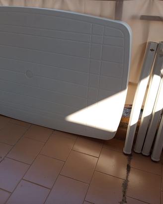 Tavolo in plastica