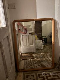 Specchio con cornice in legno