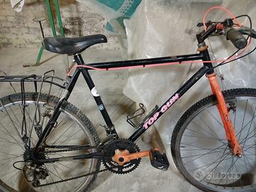 Bicicletta mountain bike