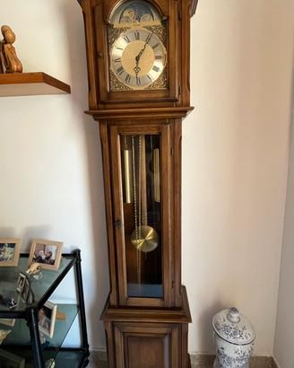 Orologio a pendolo a colonna