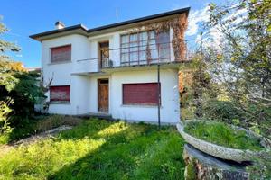 CASA INDIPENDENTE CON DEPOSITO - ampie potenzia...