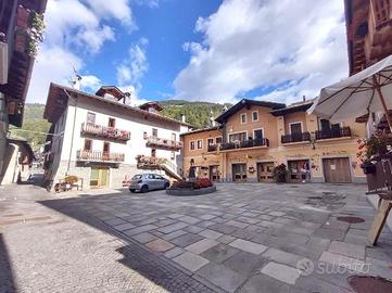 ETROUBLES Piazza Chanoux