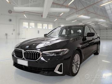 BMW 518 48V LUXURY TOURING STATION WAGON