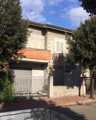 Casa luminosa con ampi spazi