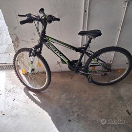 mountain bike da bambino o bambina
