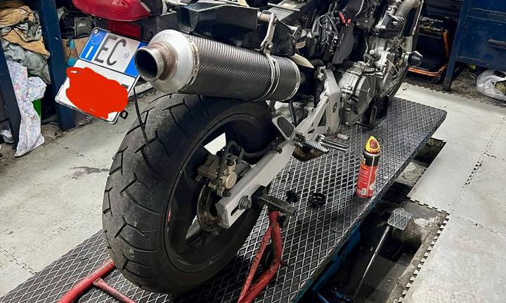 Hornet iscrizione asi