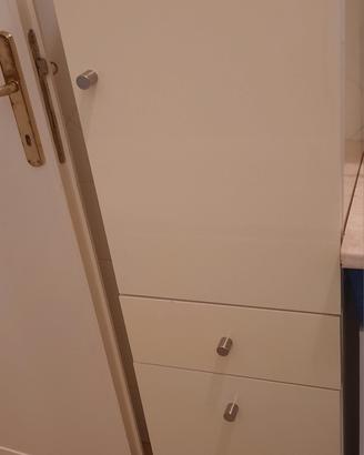 Mobile bagno portabiancheria
