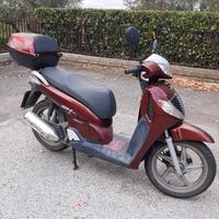 Honda sh 150.