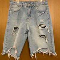 Pantaloncino jeans strappato