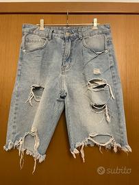 Pantaloncino jeans strappato