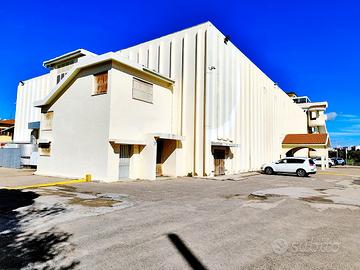 Prestigioso locale - alta visibilita'