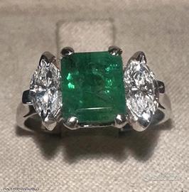 ANELLO ORO 18kt. DIAMANTI MARQUISE E SMERALDO