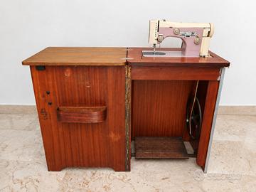 Macchina da cucire vintage NECCHI Supernova Julia