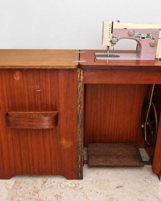 Macchina da cucire vintage NECCHI Supernova Julia