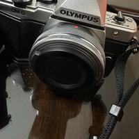 Fotocamera Olympus OM-D mirror less.