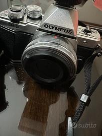 Fotocamera Olympus OM-D mirror less.