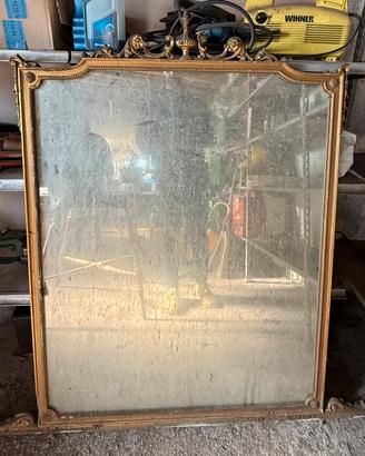 Specchiera vintage dorata con cornice dorata