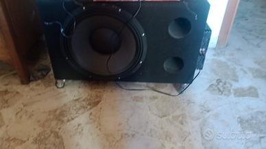 sub woofer  ciare scatolato piu amplificatore 