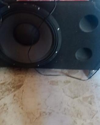 sub woofer  ciare scatolato piu amplificatore 
