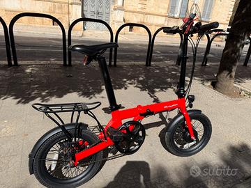 Bicicletta pieghevole a pedalata assistita