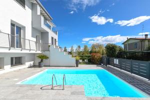VILLA SINGOLA A PESCHIERA DEL GARDA