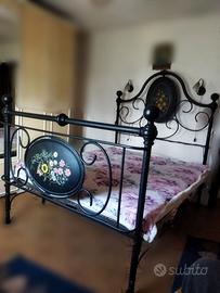 Antica struttura letto matrimoniale ferro battuto