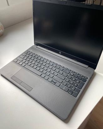 laptop PREZZO TRATTABILE supporta windows 11