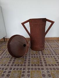 Cafisu siciliano antico in metallo con inbuto 