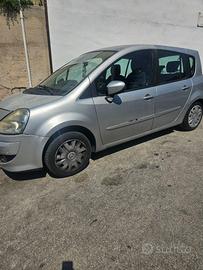 macchina renault gran modus