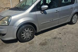 macchina renault gran modus