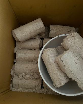 Bricchetti in scatola naturali senza collanti