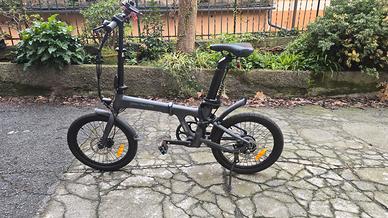 Bicicletta elettrica pieghevole